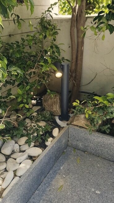 Iluminação de canteiro e pedras